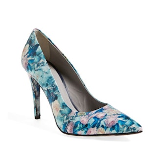 Pointed Toe Floral Pump