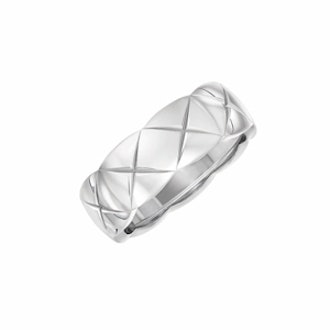 Small 18-karat White Gold Ring