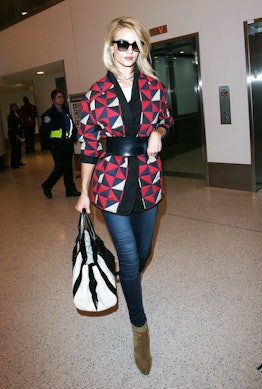 Proof That Rosie Huntington-Whiteley Is The Queen Of Airport Chic
