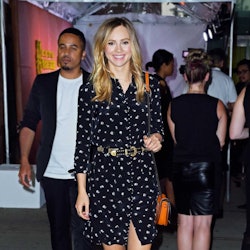 Suki Waterhouse wearing a printed shirtdress and statement accessories that gave the look a vintage-...