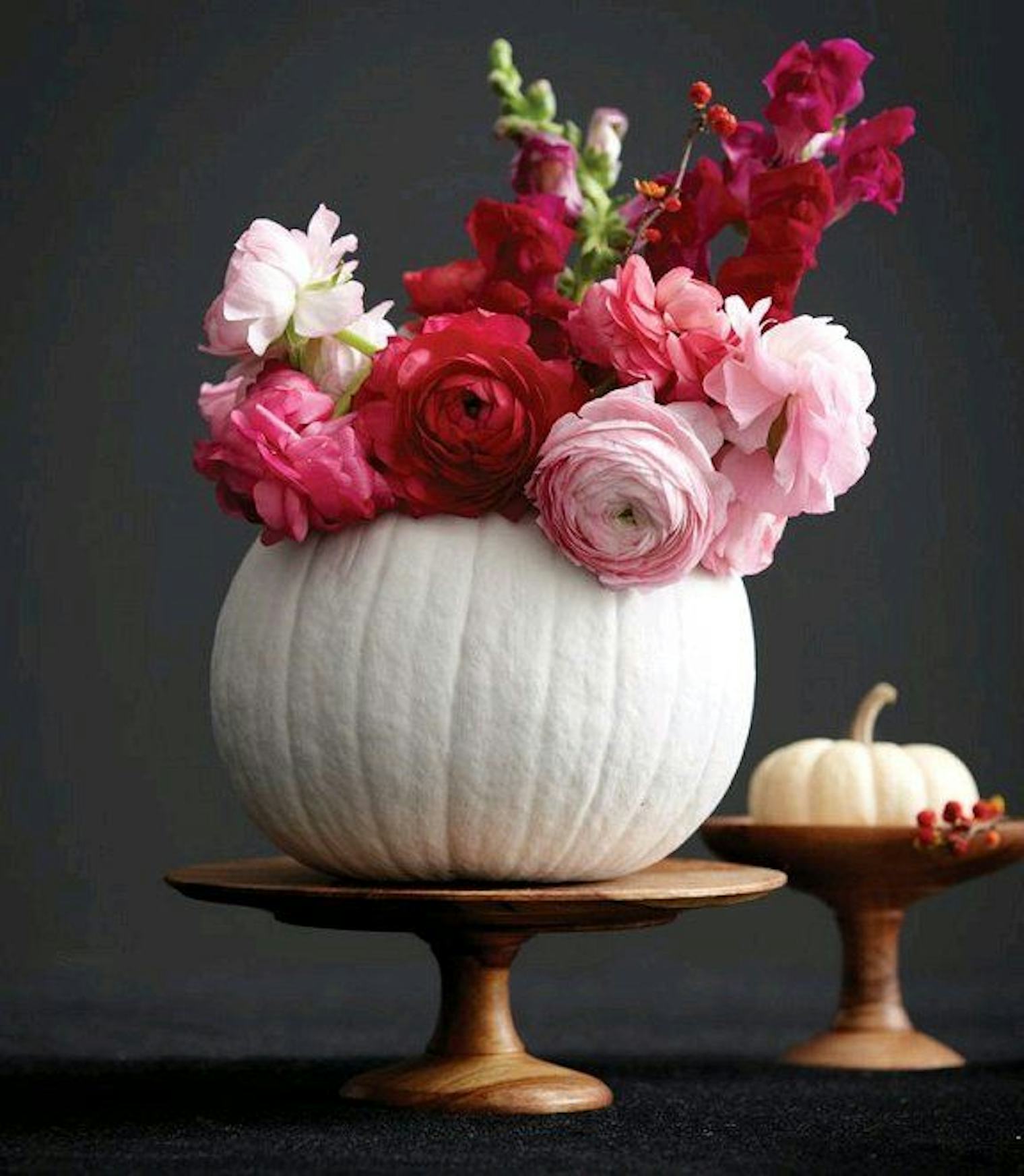 14 Chic Ways To Dress Up Your Pumpkin This Halloween