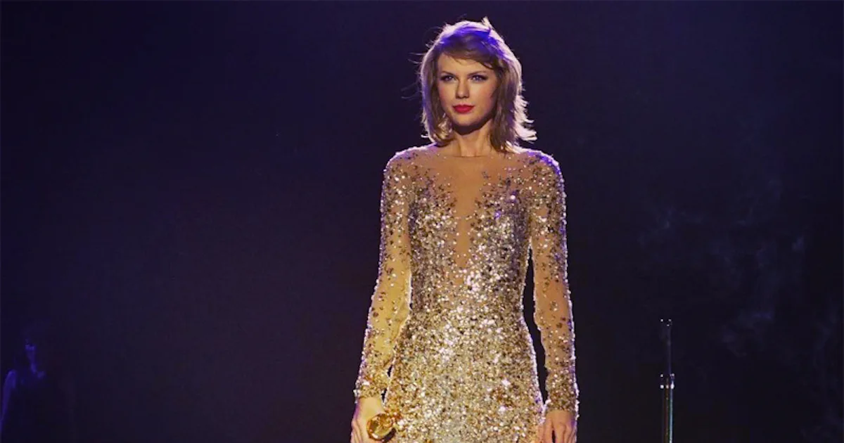 Lessons In Wearing Shimmer From Taylor Swift Lessons In Wearing Shimmer From Taylor Swift