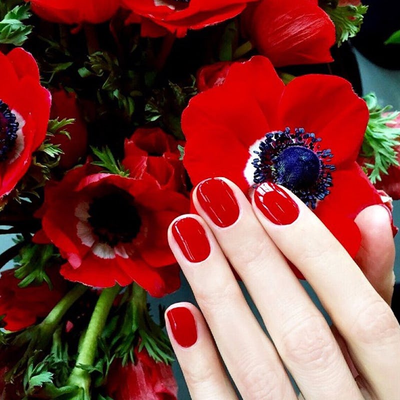 How To Refresh Your Manicure While Traveling