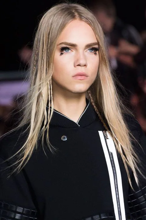 10 Romantic Hairstyles To Wear On Your Next Date Night