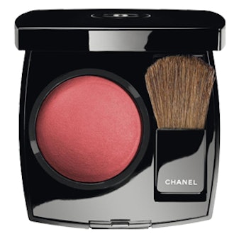 Joues Contraste Powder Blush in 320 Rouge Profond