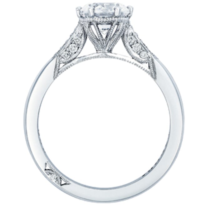 Round Pavé Diamond Enagement Ring in Platinum