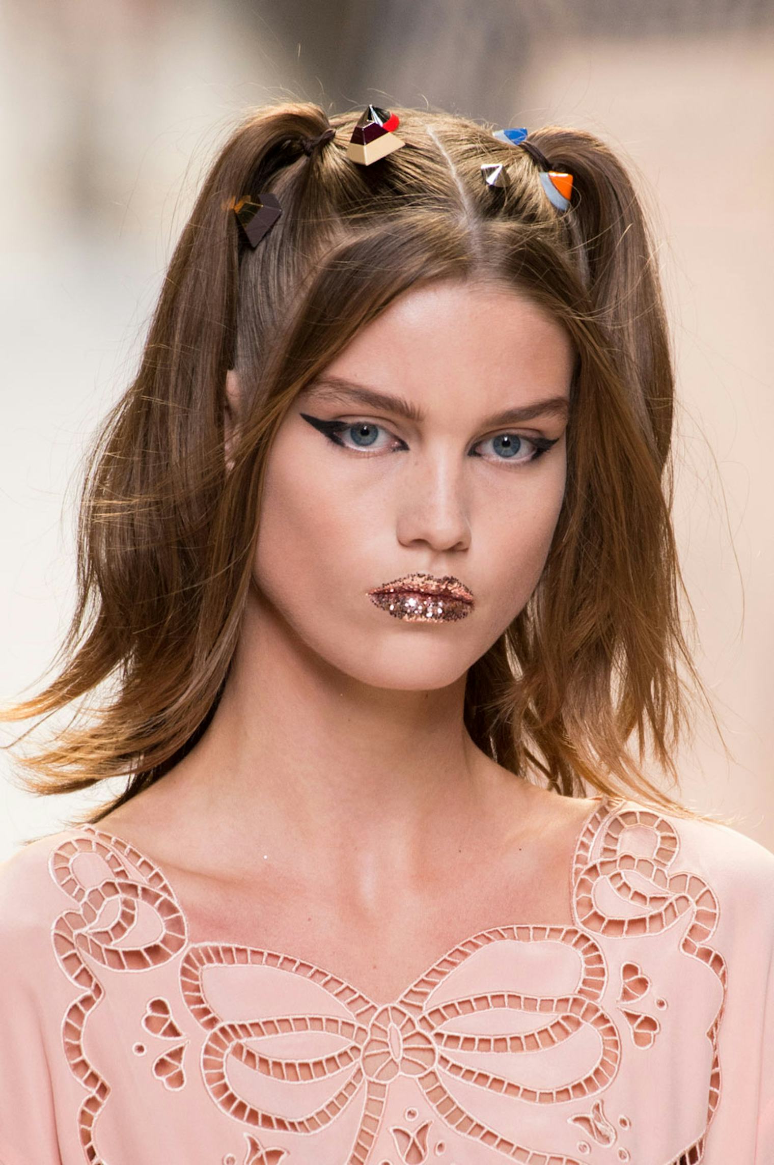 The 90s Hair Trend That s Back In A Big Way the-90s-hair-trend-that-s-back-in-a-big-way