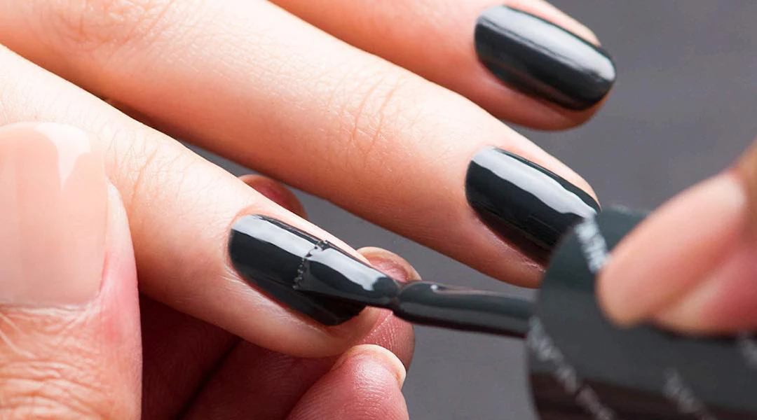 6 High Shine Nail Polishes That Prove Mattes Are Officially Out 6 High Shine Nail Polishes That Prove Mattes Are Officially Out