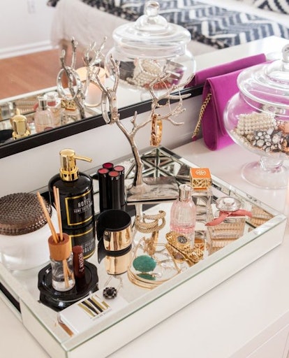 How to Organize & Display Makeup in Cool Ways  Makeup storage organization,  Makeup room decor, Makeup drawer organization