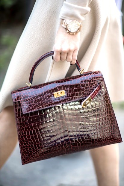 Sold at Auction: HERMES KELLY 28 IN SELLIER ROSE SCHEHERAZADE CROCODILE