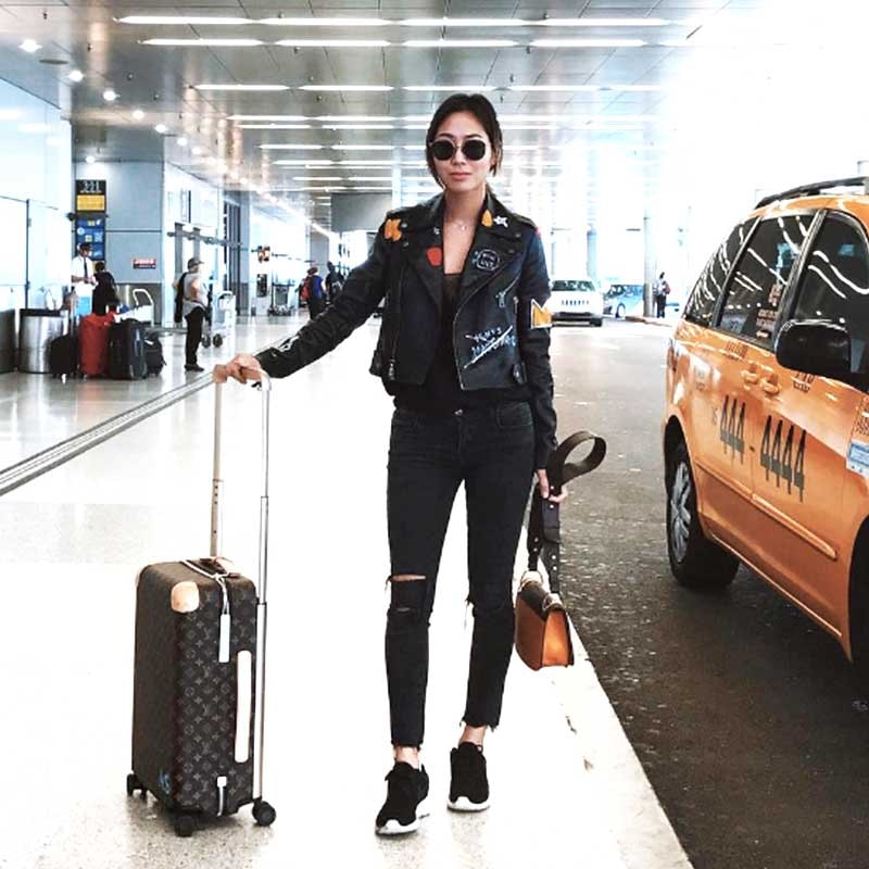 travel fashion girl luggage