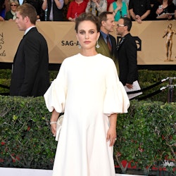 Natalie Portman in a white evening dress at the 2017 sag awards red carpet