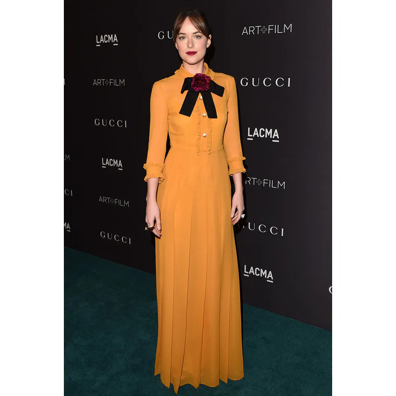 Dakota Johnson Effortlessly Nailed Two Fall Trends In One