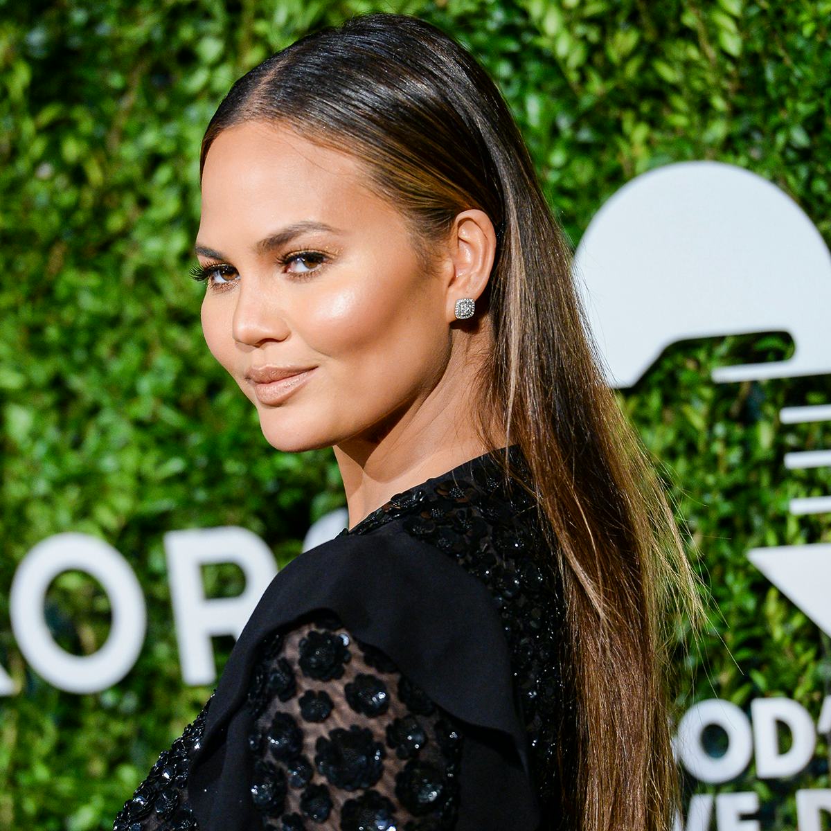 Chrissy Teigen’s Highlighting Palette Is Finally Available