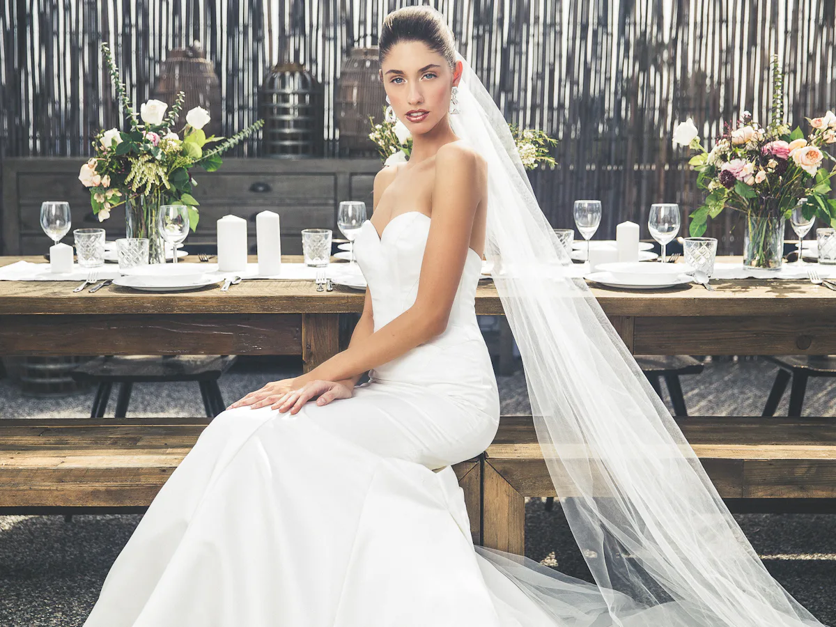 truly zac posen seamed satin wedding dress Truly Zac Posen, Satin Corseted Mermaid Gown Preowned Wedding Dress Save 57%