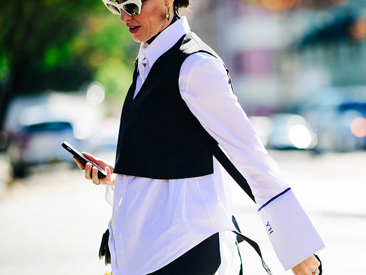 leggings with dress shirt 12 Best Outfit Ideas for How to Wear Black Leggings