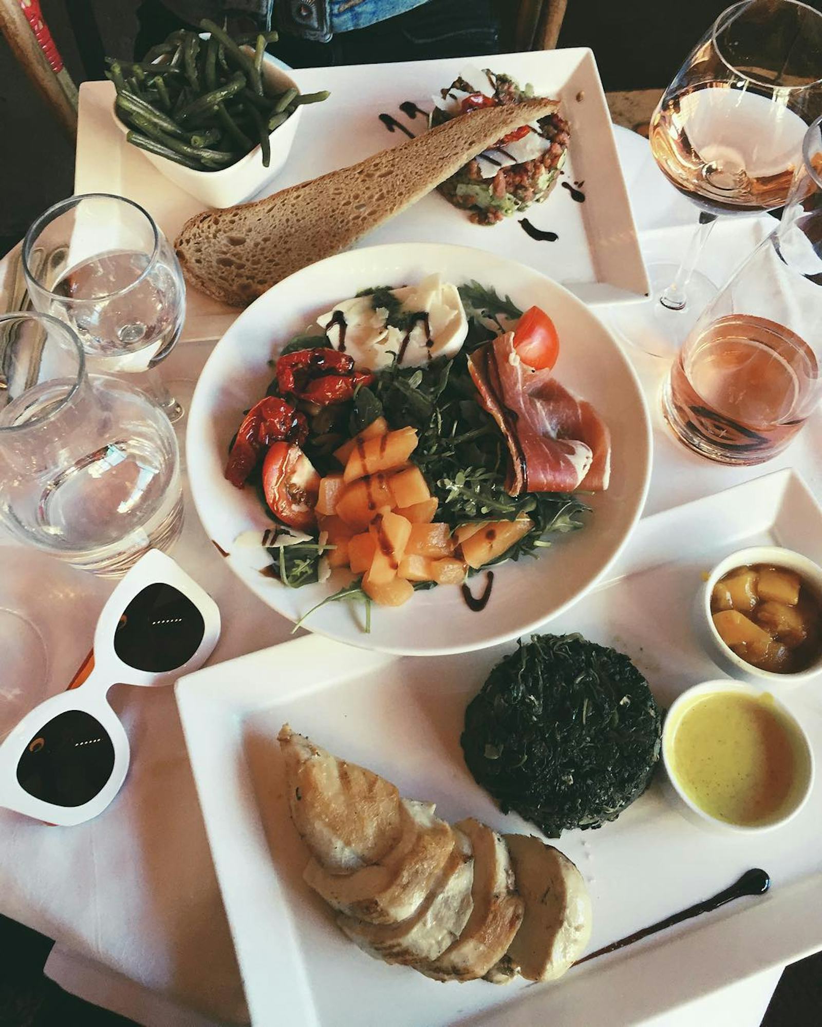 A Definitive Guide To What To Eat With Your Rosé