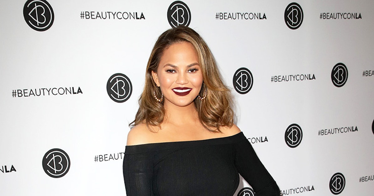 Chrissy Teigen Just Carried The It Bag That’s Going To Be Everywhere