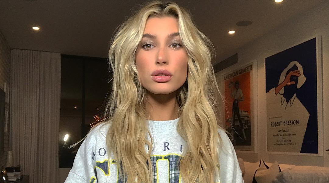 The It Girl Way To Wear A Headband For A Night Out
