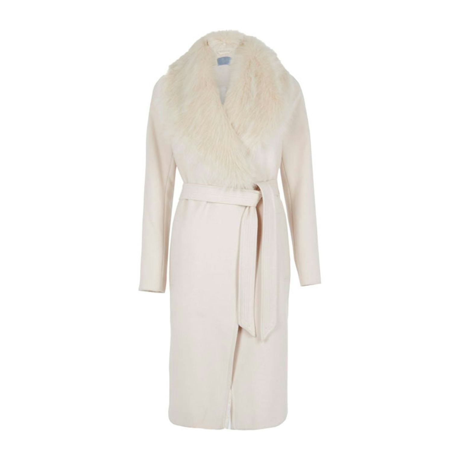 Gorgeous Evening Coats To Wear With Your Holiday Attire