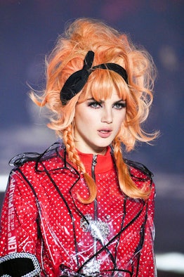 A model with an orange rainbow hairstyle