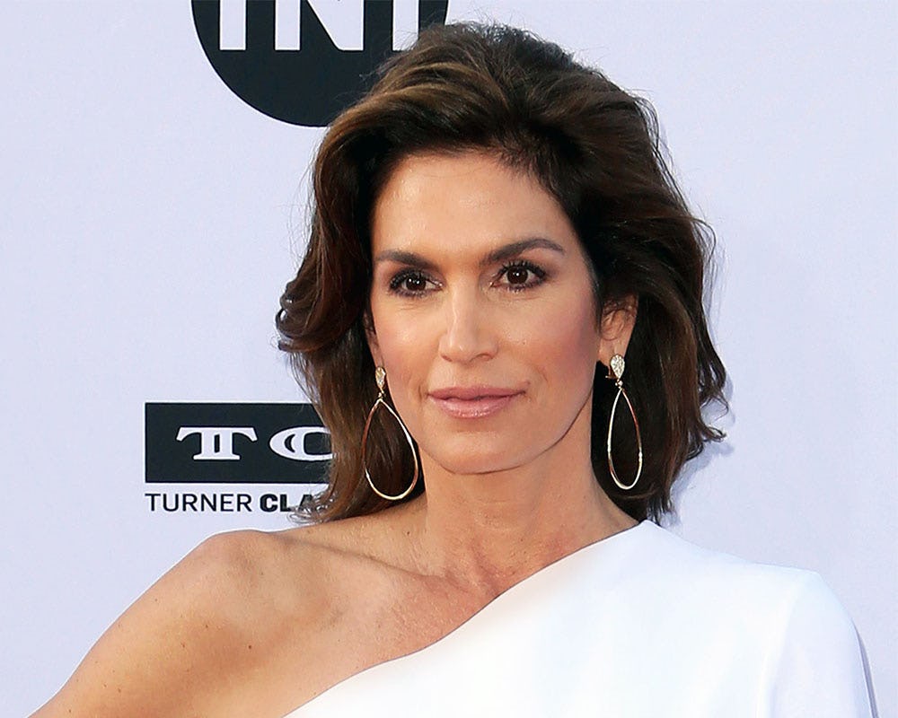 Full-profiled Cindy Crawford posing for a photo