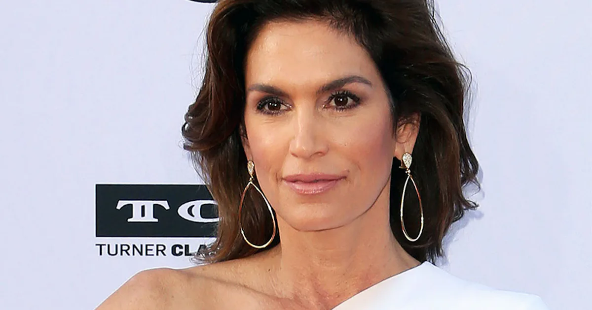 Winning Formula The Outfit Cindy Crawford Keeps In Rotation Winning Formula The Outfit Cindy Crawford Keeps In Rotation